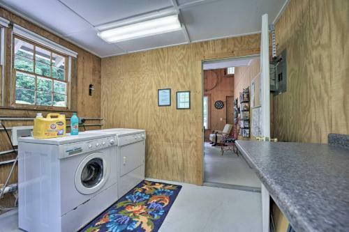 Enchanting Bryson City Cottage With Mtn Views!