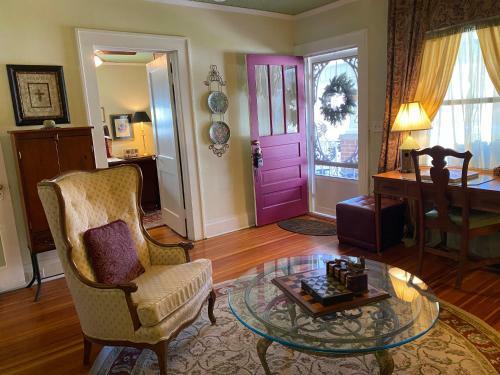 The Violet House Lovely Vintage Cottage