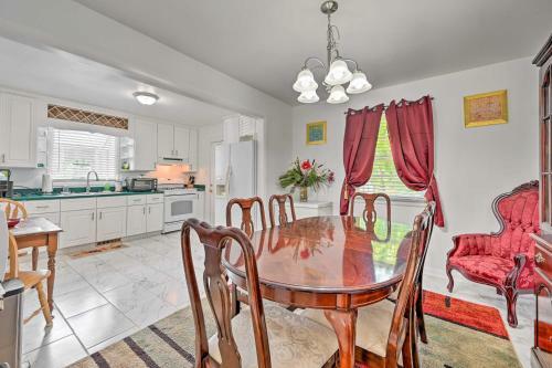 Quaint Greensboro Home Less Than 4 Mi To Downtown!