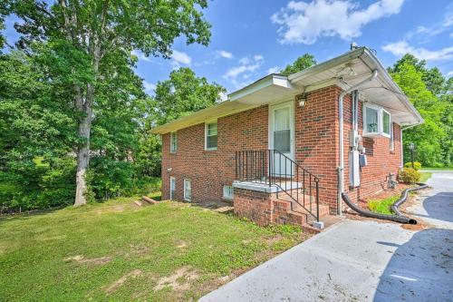 Quaint Greensboro Home Less Than 4 Mi To Downtown!