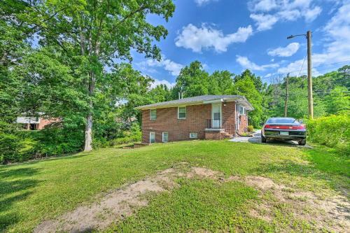 Quaint Greensboro Home Less Than 4 Mi To Downtown!