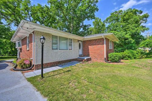 Quaint Greensboro Home Less Than 4 Mi To Downtown!
