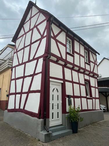 Charmantes Denkmalgesch�tztes Tiny House Am Rhein