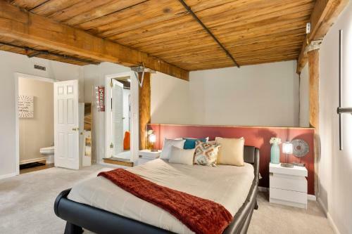 Apartamento Unique Historic Loft, 18ft Ceilings, W/game Room