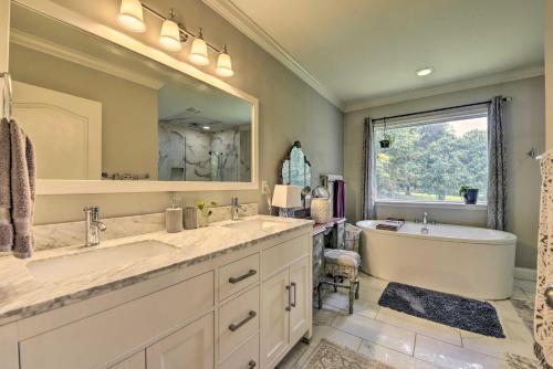 Charming Charlotte Cottage On A Half Acre!