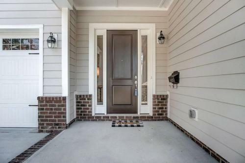 Spacious Belmont Living 1 Mile From Uptown