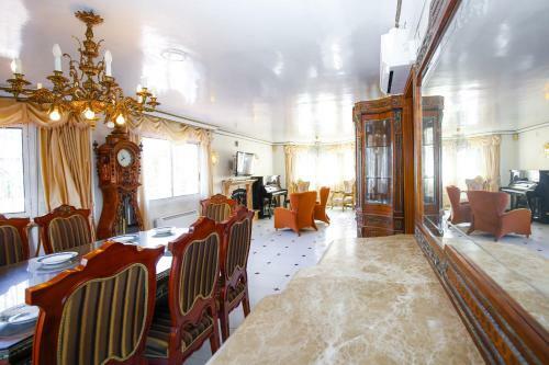 Rosa Villa Planet Costa Dorada