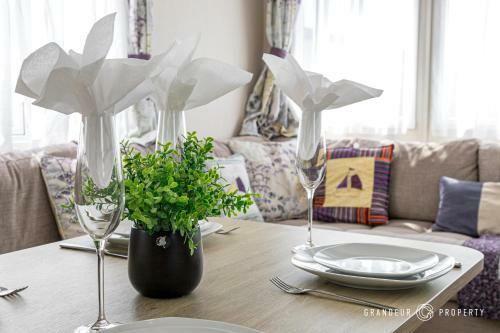 Modern, Picture-perfect, 2-bedroom Home, Parking