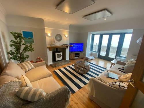 Villa Luxury Beachfront House, Sleeps 12, Free Parking, Devon