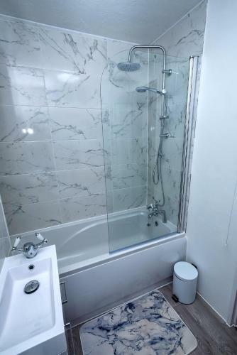 Stunning 2 Bed Home Sleeps 4 London!