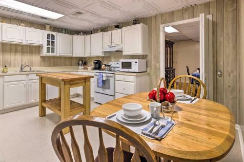 Apartamento Sun-dappled Lenoir Abode With Patio And Yard!