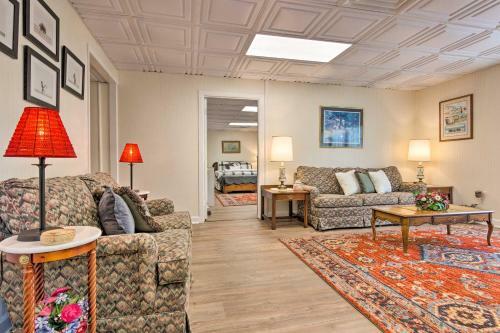 Apartamento Sun-dappled Lenoir Abode With Patio And Yard!
