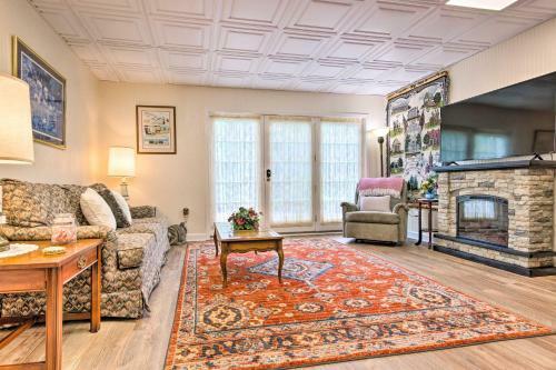 Apartamento Sun-dappled Lenoir Abode With Patio And Yard!