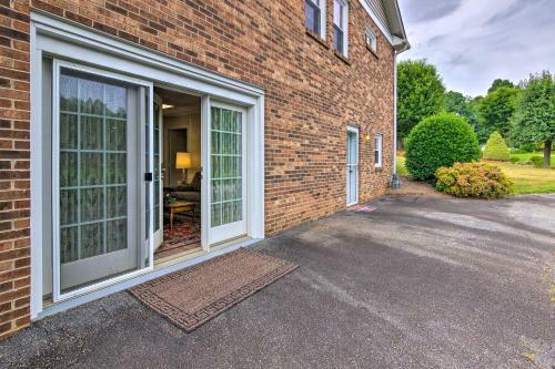 Apartamento Sun-dappled Lenoir Abode With Patio And Yard!