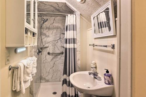 Apartamento Sun-dappled Lenoir Abode With Patio And Yard!