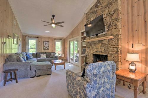 The Hycove Hyco Lake Getaway With Boat Dock!