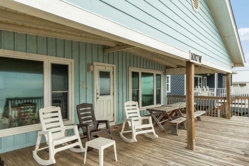 Admiral's Quarters By Oak Island Accommodations
