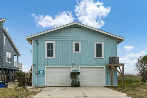 Admiral's Quarters By Oak Island Accommodations