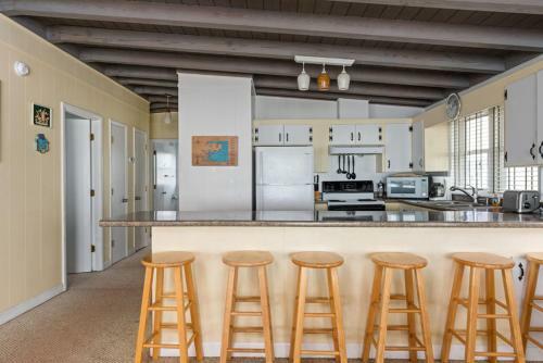 Admiral's Quarters By Oak Island Accommodations