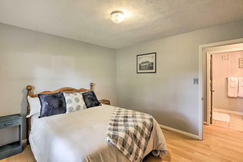 Charming Leicester Home With Deck And Gas Grill!