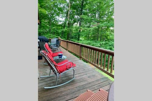 Mountain Hideaway With Sunrises At 4000 Feet - Hot Tub And Deck!!