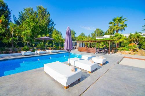 Villa In Ibiza Town With Private Pool, Sleeps 8/10