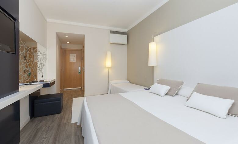 Canyelles Playa Hotel