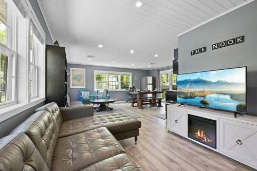 Spacious Island Cottage At Indian Lake