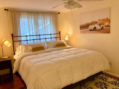 Villa Spacious Residence With Indoor Fireplace And A Large Backyard