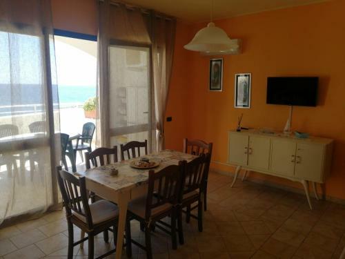 Attico Con Terrazza Fronte Mare