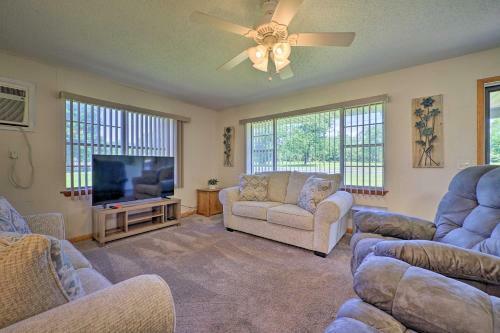 Charming Clayton Home About 4 Mi To Sardis Lake!