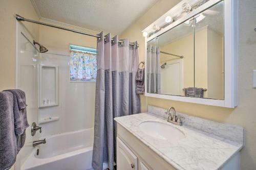 Charming Clayton Home About 4 Mi To Sardis Lake!