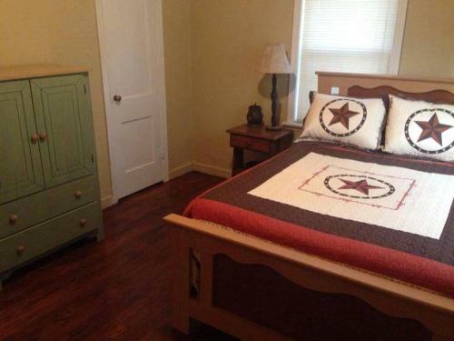 4 Bed Cowboy Home1 Mi Fort Sill- Weekly Rates!