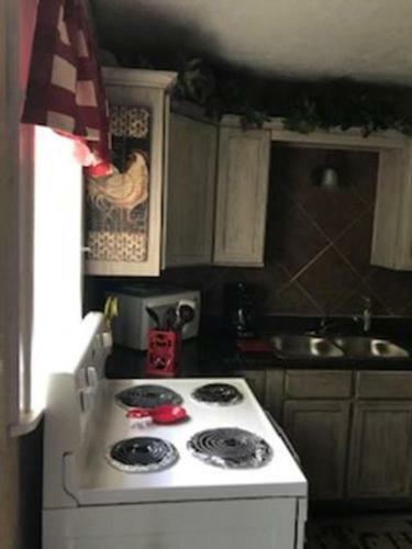 4 Bed Cowboy Home1 Mi Fort Sill- Weekly Rates!