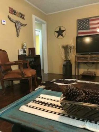 4 Bed Cowboy Home1 Mi Fort Sill- Weekly Rates!