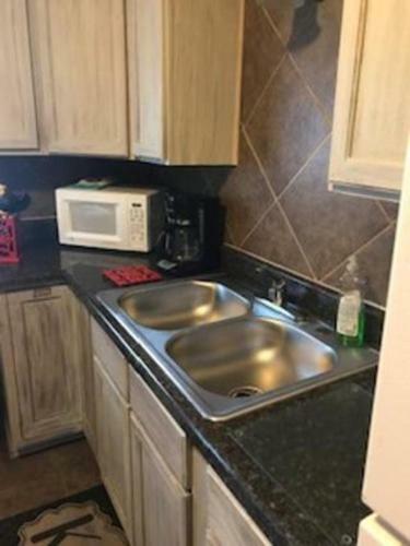 4 Bed Cowboy Home1 Mi Fort Sill- Weekly Rates!