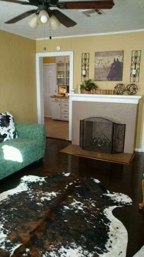 4 Bed Cozy Cowboy Home-weekly Rates! 2 Mi To Post