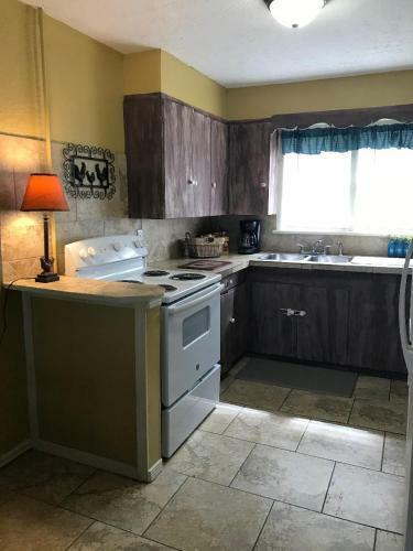 4 Plus Bed Home-groceries At Corner-ez 1 Mile To Post!
