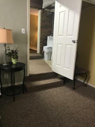 4 Plus Bed Home-groceries At Corner-ez 1 Mile To Post!