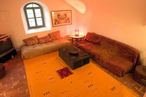 Castello Sannazzaro B&B