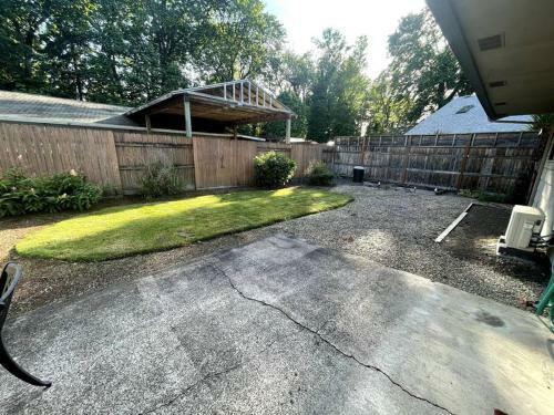 Cheerful Two Bedroom With Wifi, Parking & Patio