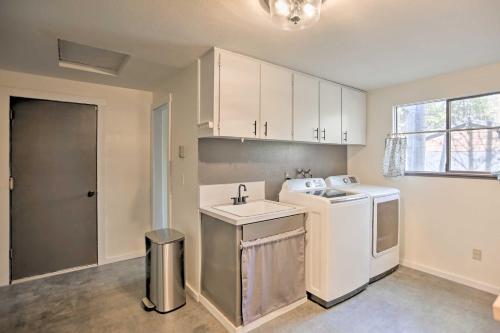 Bend Getaway With Deck And Hot Tub On 10 Acres!