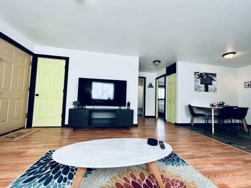 Mirror Lake Pet Friendly Walk To Lake And Dwtn Full Kitchen