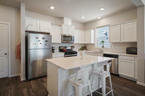 Up Up And Away 30 Day Minimum Townhouse