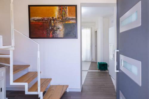 Wonderful Emerald And Gold Apartments With Parking