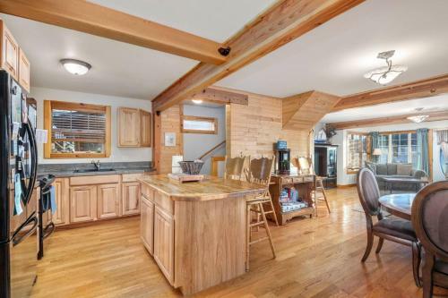 Cedar Lodge At Rockaway