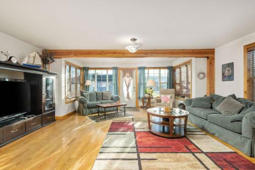 Cedar Lodge At Rockaway