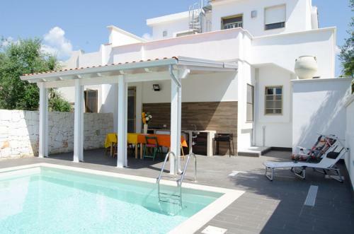 Villa Maria Con Piscina A Torre Colimena