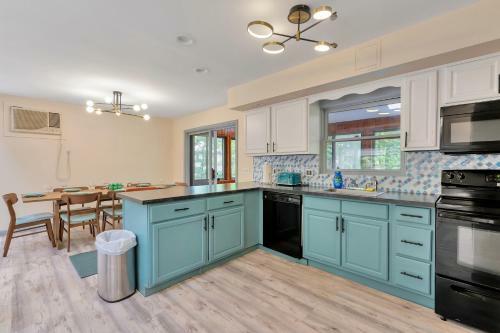 Spacious Renovated 5bd Mansion W/ Jacuzzi/sauna/pool Table