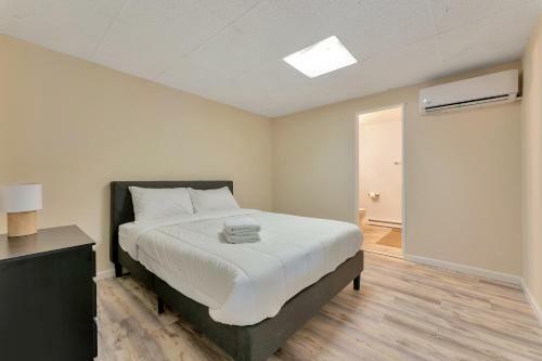 Spacious Renovated 5bd Mansion W/ Jacuzzi/sauna/pool Table